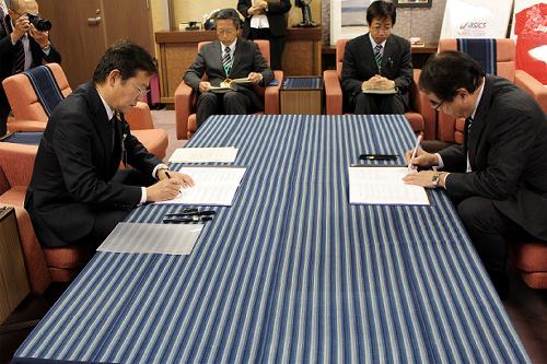 松阪市との包括連携協定締結 三重ダイハツ販売株式会社